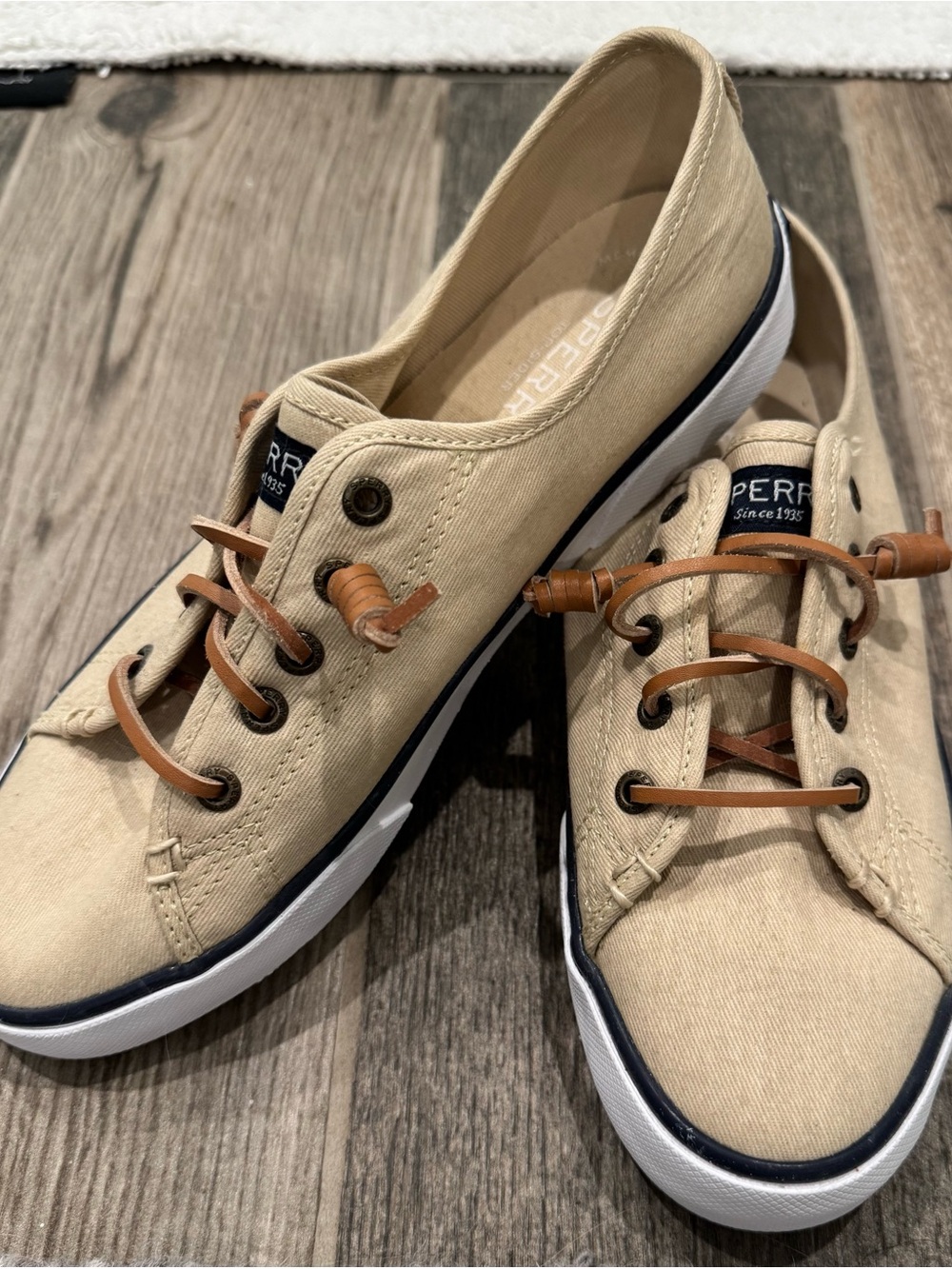 NWOT Sperry Khaki Canvas Sneakers with Brown Leather Laces Size 7